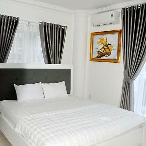 Deluxe Studio